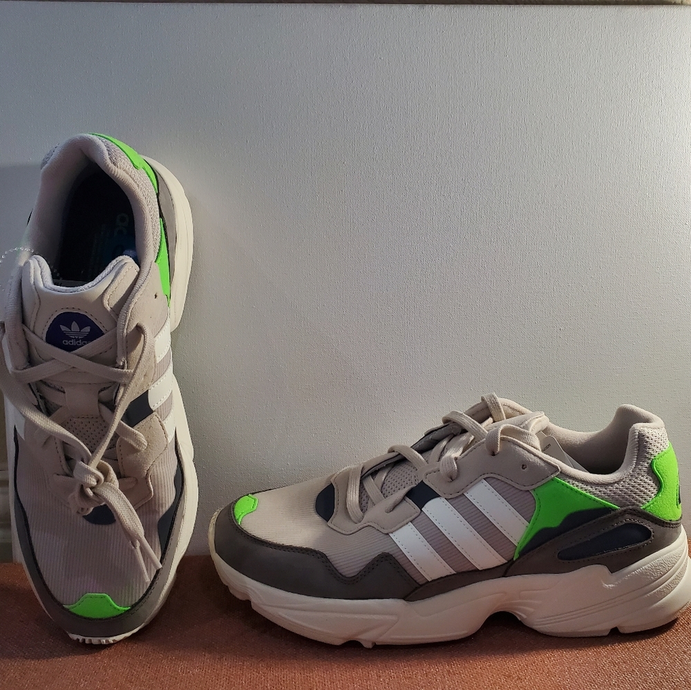 Size 10 adidas Yung-96
